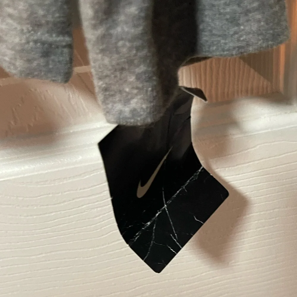 NWT: NIKE Men’s Long Sleeve Grey with Red Graphic Shirt Size XXL - Picture 5 of 6